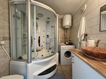 Triplex Bodrum Property For Sale Near The Sea – Ultra-modern shower room