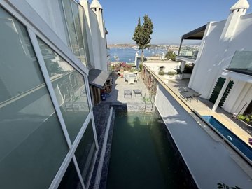 Triplex Bodrum Property For Sale Near The Sea – Pool and terrace