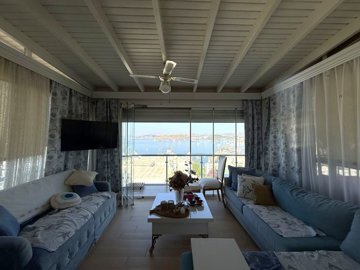 Triplex Bodrum Property For Sale Near The Sea – Spacious lounge