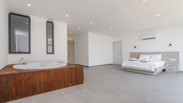 Image No.19-6 Bed Villa for sale