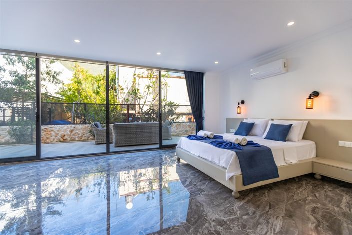 Image No.10-5 Bed Villa for sale