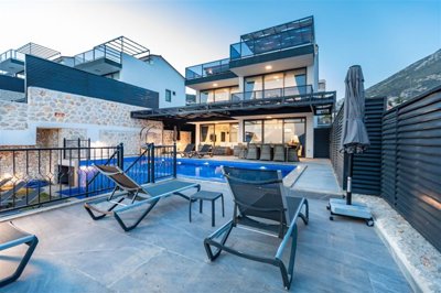 Flawless Sea-View Villa For Sale In Kalkan - Sunbathing areas poolside