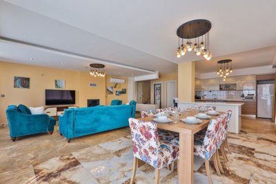 Must-See Villa For Sale In Kalkan With Sea-Views - A spacious, bright and airy room