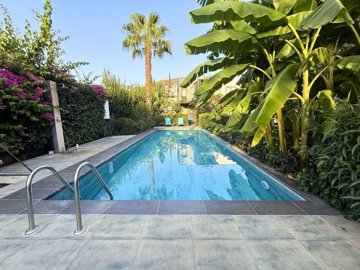 Alluring Garden Apartment In Bodrum For Sale - Communal pool and terraces