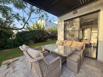 Alluring Garden Apartment In Bodrum For Sale - Outdoor dining area