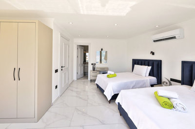 A Luxury 5-Bedroom Sea View Antalya Villa For Sale - Ground floor twin bedroom with ensuite bathroom