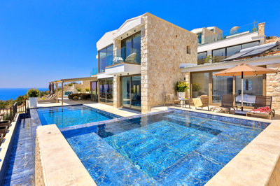 A Luxury 5-Bedroom Sea View Antalya Villa For Sale - Stunning villa with a private infinity pool