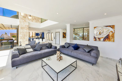 A Luxury 5-Bedroom Sea View Antalya Villa For Sale - A stylish, fully furnished lounge area