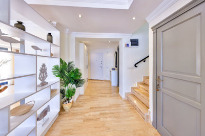 Sensational Villa In Kalkan For Sale With A Private Infinity Pool & Sea Views - Entrance hallway