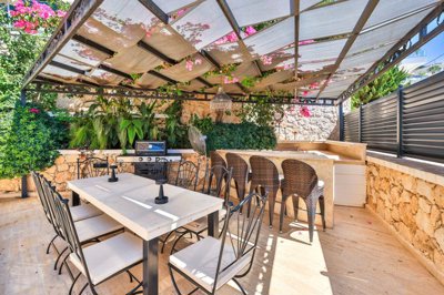 Sensational Villa In Kalkan For Sale With A Private Infinity Pool & Sea Views - Ideal space for outdoor dining