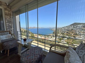 Inviting Apartment For Sale In Bodrum - Winter garden dining area