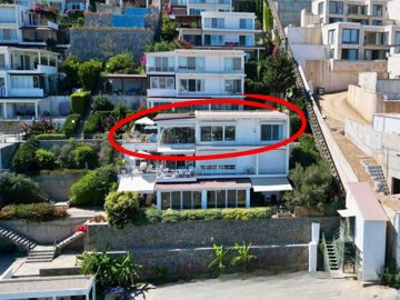 Inviting Apartment For Sale In Bodrum - Top-floor apartment on a complex