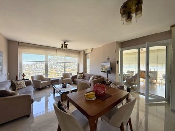 Inviting Apartment For Sale In Bodrum - Dining area to the lounge