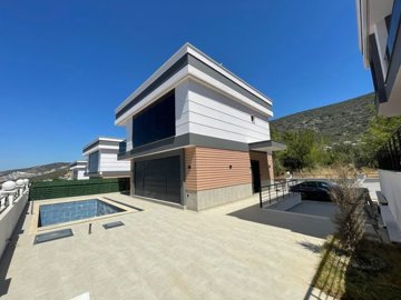 Luxury Detached Villa For Sale In Akbuk, Didim – Main view of the detached villa and pool