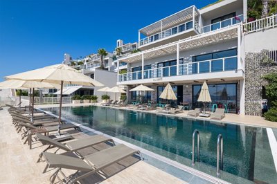 Sea View Apartment In Gumusluk, Bodrum For Sale – Shared pool and sunbathing terraces