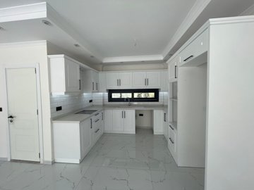 Detached Two-Storey Villa For Sale In Akbuk, Didim – Kitchen with a window