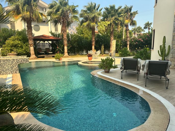 Image No.2-5 Bed Villa for sale