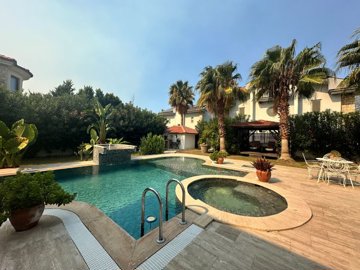 Prestigious Villa For Sale In Central Dalyan - Pool and jacuzzi