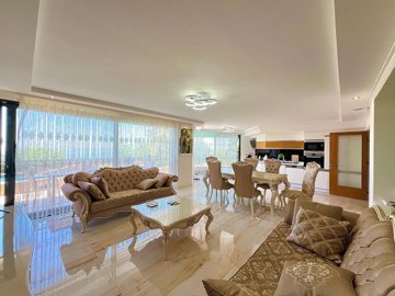 Ultra-Luxurious Sea View Alanya Villa For Sale - Lounge to the kitchen
