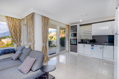 Exceptional Apartment For Sale In Kargicak, Alanya - Kitchen and lounge