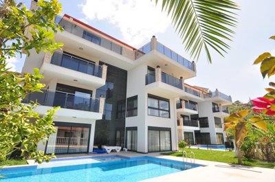 Modern Luxury 7 bedroomed villa-oiutside space