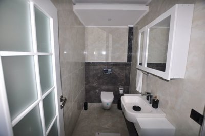 Modern Luxury 7 bedroomed villa-bathroom