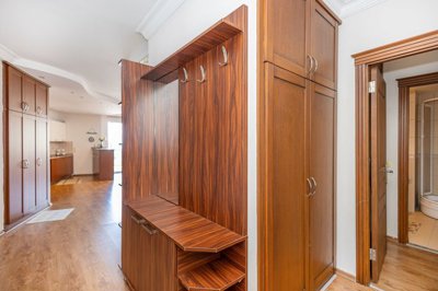 Exquisite Apartment For Sale In Alanya – Hallway with storage cupboards