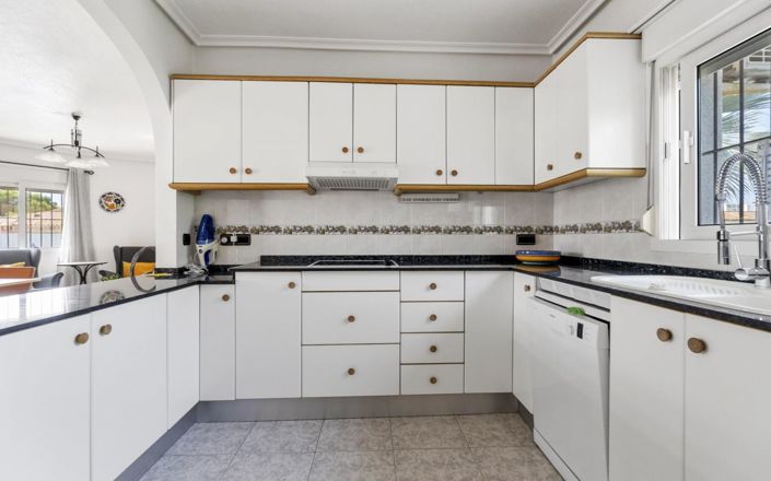 Image No.10-4 Bed Villa for sale