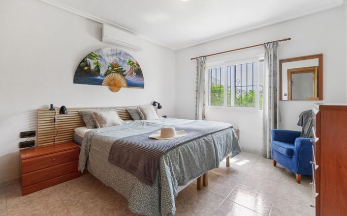 Image No.12-4 Bed Villa for sale