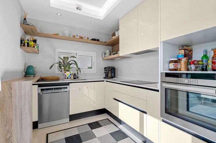 Image No.10-3 Bed Property for sale