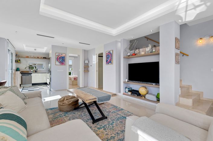 Image No.8-3 Bed Property for sale