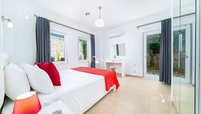 Image No.13-5 Bed Villa for sale