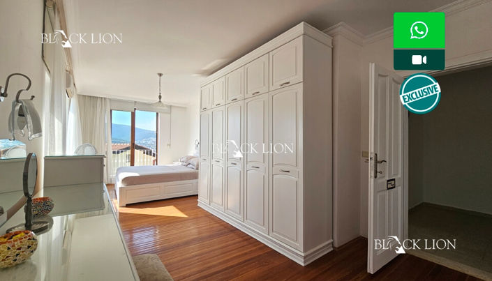 Image No.12-4 Bed Property for sale