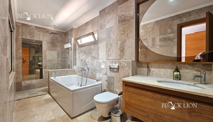 Image No.17-4 Bed Property for sale