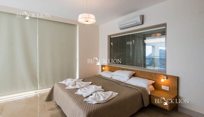 Image No.20-4 Bed Property for sale