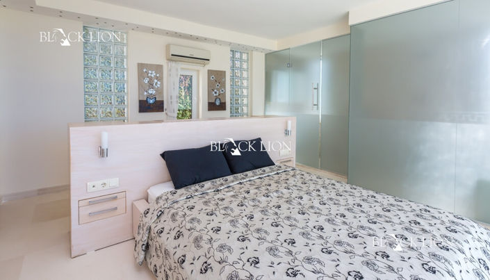 Image No.20-4 Bed Property for sale