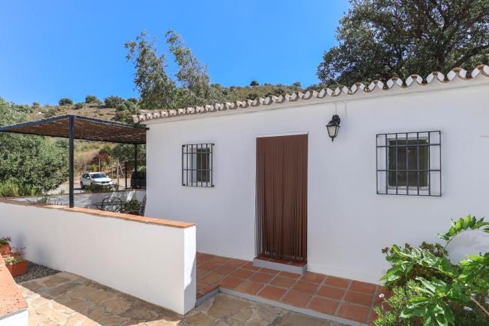 Image No.61-7 Bed Hotel for sale