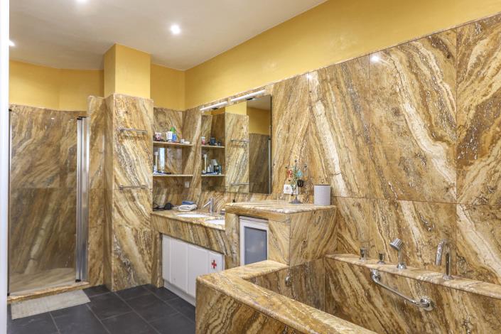 Image No.34-6 Bed Villa / Detached for sale