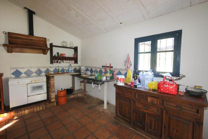 Image No.12-1 Bed Farmhouse for sale