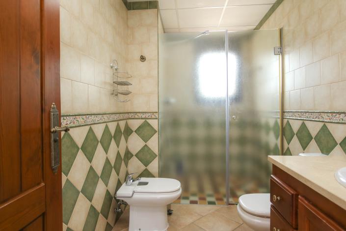 Image No.17-5 Bed Villa / Detached for sale