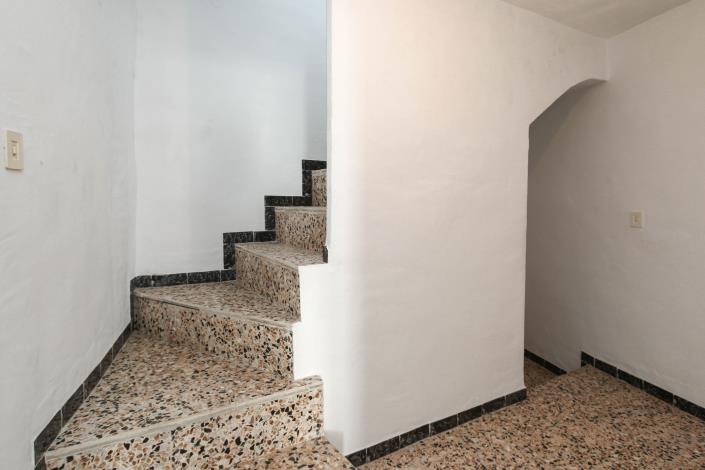 Image No.17-4 Bed Townhouse for sale