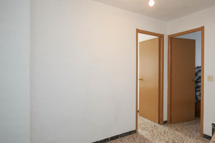 Image No.19-4 Bed Townhouse for sale