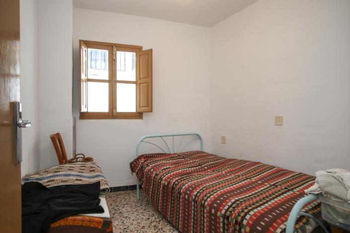 Image No.22-4 Bed Townhouse for sale