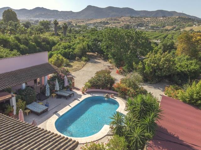 Image No.53-5 Bed Villa / Detached for sale