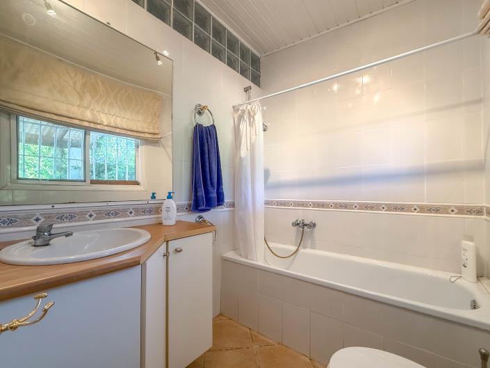 Image No.56-5 Bed Villa / Detached for sale