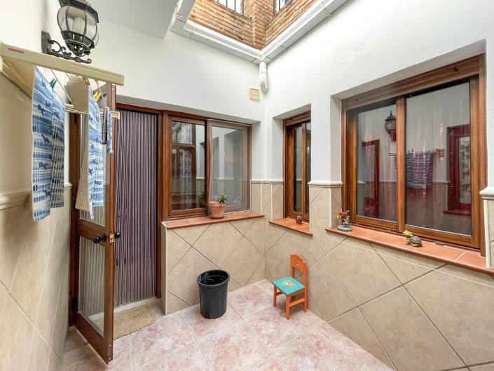 Image No.14-4 Bed Townhouse for sale