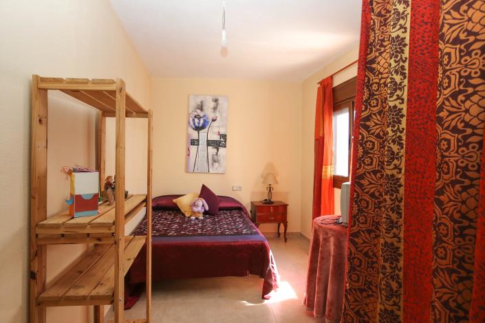 Image No.30-4 Bed Townhouse for sale