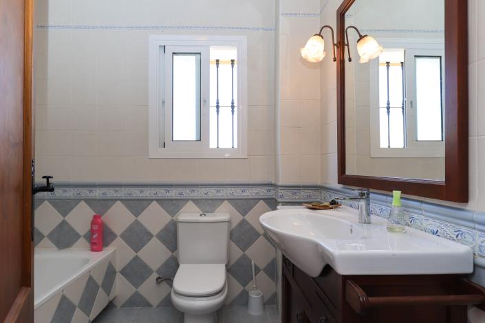 Image No.22-4 Bed Villa / Detached for sale