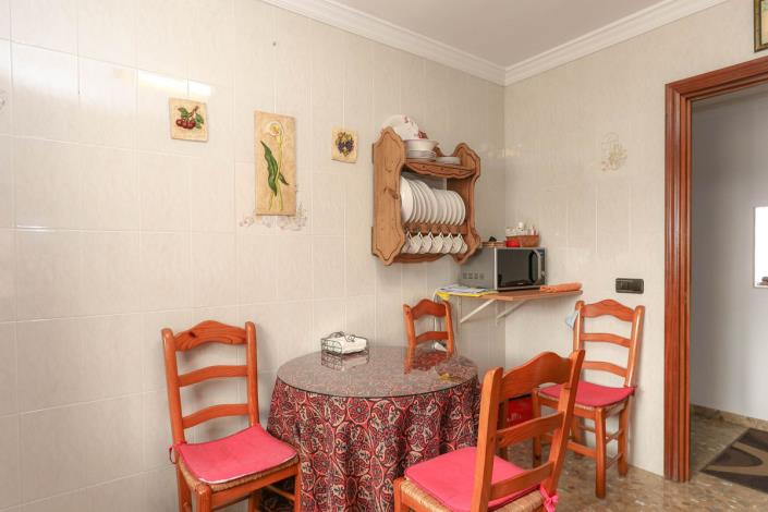 Image No.10-4 Bed Townhouse for sale