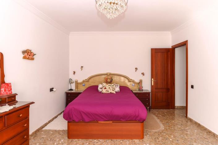 Image No.11-4 Bed Townhouse for sale